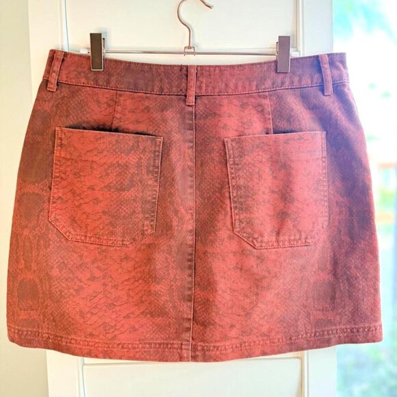 BDG Denim 100% Cotton Mini Skirt in Brick Red Snake Skin Print size Large - Picture 2 of 10